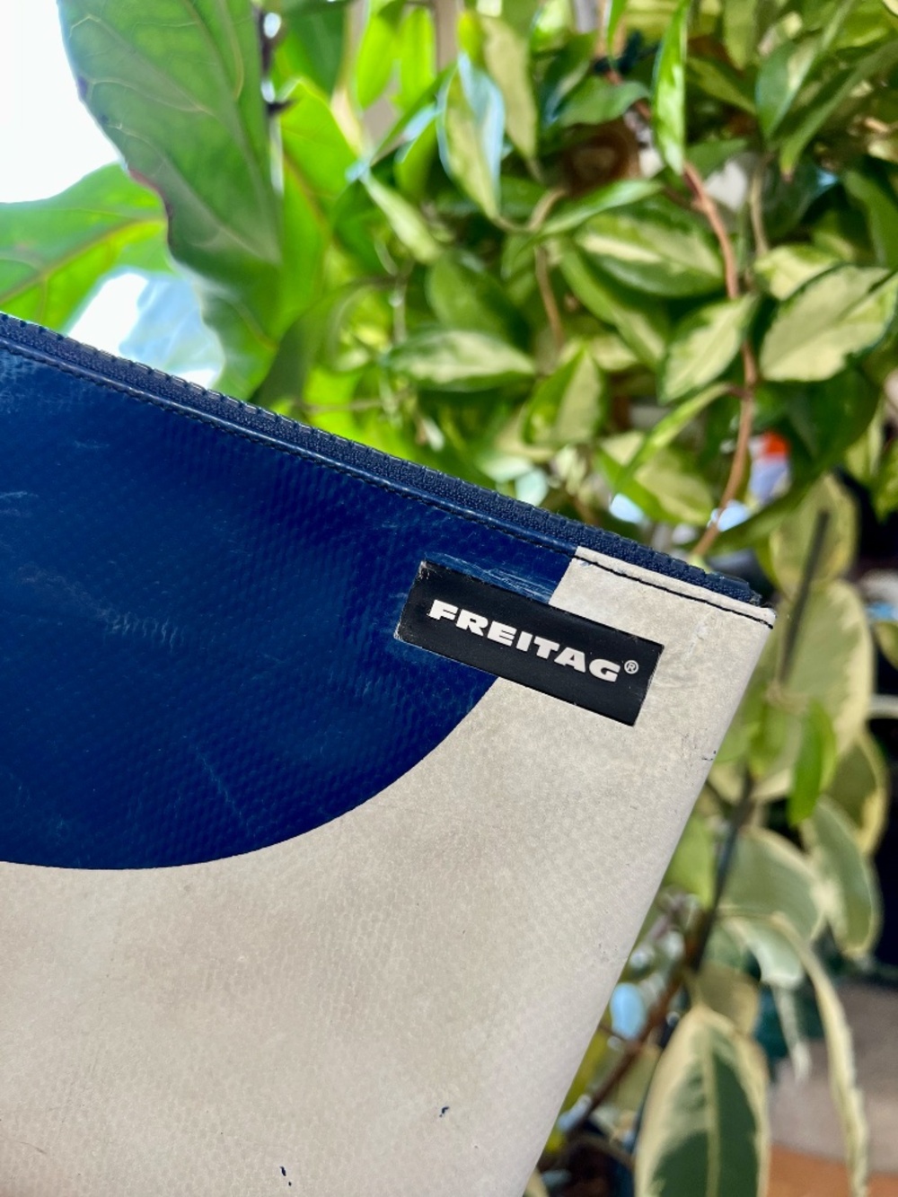 Freitag F07 CHUCK White and Dark Blue Pouch Bag - Picture 4 of 11